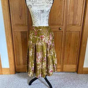 Luxurious silk skirt with Oriental print.